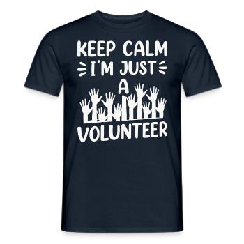 Rester calme, je ne suis qu’un travail bénévole - T-shirt homme - marine - Devant - AI Model Male 178 light (178cm)