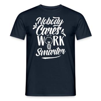 Niemand Interessiert Es Arbeite Klüger Motivation - Männer T-Shirt - Navy - Vorne - AI Model Male 178 light (178cm)