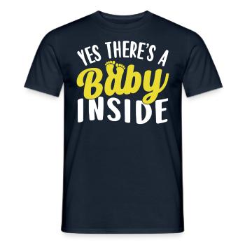 Ja Da Ist Ein Baby Drin Süß Baby Inside Schwanger - Männer T-Shirt - Navy - Vorne - AI Model Male 178 light (178cm)