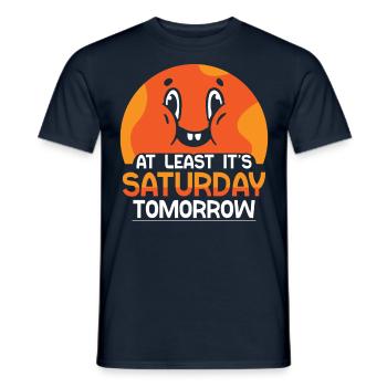 Au moins demain samedi vendredi est enfin - T-shirt homme - marine - Devant - AI Model Male 178 light (178cm)