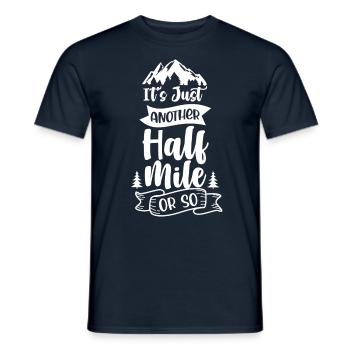 Es Ist Nur Eine Weitere Halbe Meile Oder So - Männer T-Shirt - Navy - Vorne - AI Model Male 178 light (178cm)