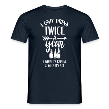 Buvez deux fois par an quand il pleut sinon - T-shirt homme - marine - Devant - AI Model Male 178 light (178cm)