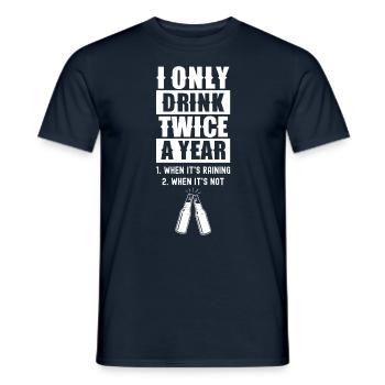 Buvez deux fois par an quand il pleut sinon - T-shirt homme - marine - Devant - AI Model Male 178 light (178cm)