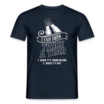 Zweimal Im Jahr Trinken Thanksgiving Trinker - Männer T-Shirt - Navy - Vorne - AI Model Male 178 light (178cm)