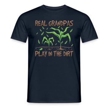 Echte Großväter Spielen Im Dreck Gartenarbeit - Männer T-Shirt - Navy - Vorne - AI Model Male 178 light (178cm)