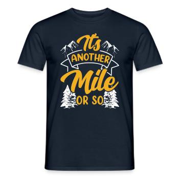 Eine Weitere Meile Oder So Halbe Meile Wanderung - Männer T-Shirt - Navy - Vorne - AI Model Male 178 light (178cm)