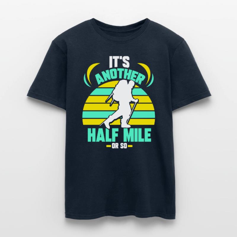Es Ist Noch Eine Halbe Meile Oder So Wanderung Männer T-Shirt