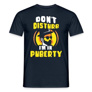Bitte Nicht Stören: Ich Bin In Der Pubertät - Männer T-Shirt - Navy - Vorne - AI Model Male 178 light (178cm)