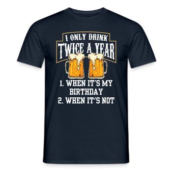 Zweimal Trinken Wenn Ich Geburtstag Habe Trinker - Männer T-Shirt - Navy - Vorne - AI Model Male 178 light (178cm)