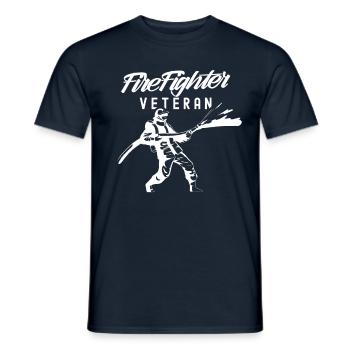 Pension de retraite des pompiers vétérans - T-shirt homme - marine - Devant - AI Model Male 178 light (178cm)