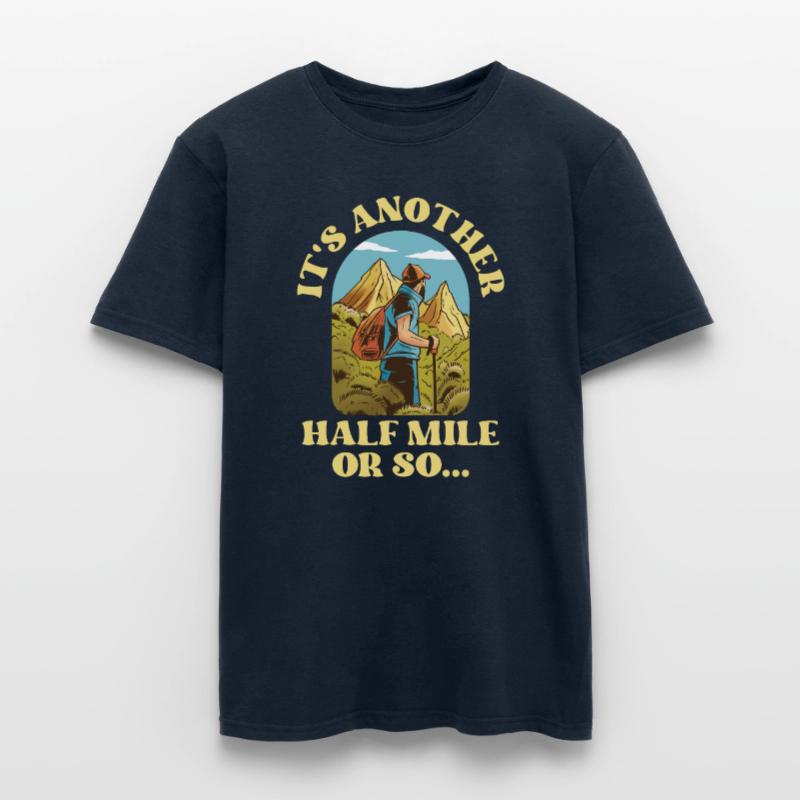 Es Ist Noch Eine Halbe Meile Oder So Wanderung Männer T-Shirt