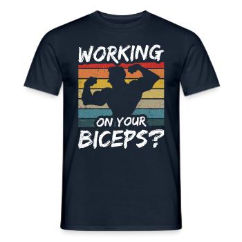 Arbeiten Sie An Ihrem Bizeps Muskeln Workout Curls - Männer T-Shirt - Navy - Vorne - AI Model Male 178 light (178cm)