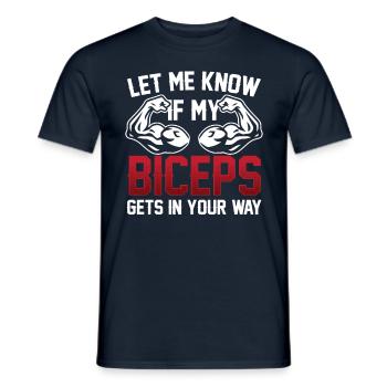 Sag Mir Bescheid Wenn Mein Bizeps Dir Im Weg Ist - Männer T-Shirt - Navy - Vorne - AI Model Male 178 light (178cm)