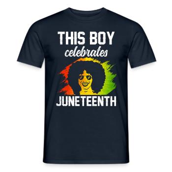 Ce garçon célèbre le Juneteenth Papa Black 1865 - T-shirt homme - marine - Devant - AI Model Male 178 light (178cm)