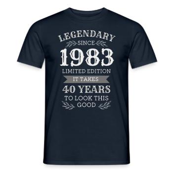 Légende depuis 1983 maintenant 40 ans - T-shirt homme - marine - Devant - AI Model Male 178 light (178cm)