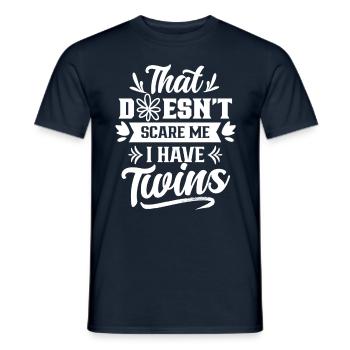 Ça ne me fait pas peur j’ai de l’humour de jumeaux - T-shirt homme - marine - Devant - AI Model Male 178 light (178cm)