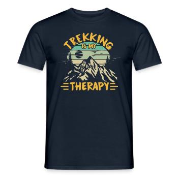 Le trekking est ma thérapie Randonnées randonneurs - T-shirt homme - marine - Devant - AI Model Male 178 light (178cm)
