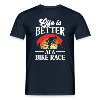 Das Leben Ist Besser Bei Einem Radrennen Fahrrad - Männer T-Shirt - Navy - Vorne - AI Model Male 178 light (178cm)