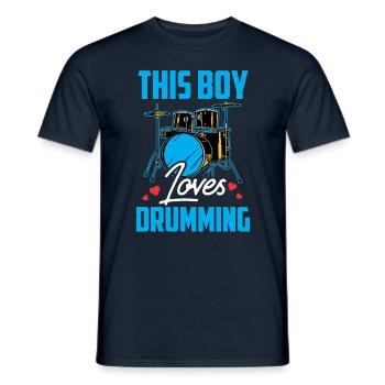 Ce garçon adore jouer de la batterie - T-shirt homme - marine - Devant - AI Model Male 178 light (178cm)
