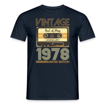 45 Birthday Man Woman Cassette Mai 1978 - T-shirt homme - marine - Devant - AI Model Male 178 light (178cm)