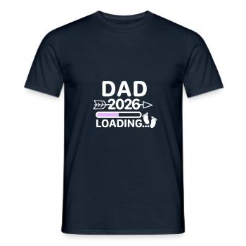Papa 2026 Babyfüße - Männer T-Shirt - Navy - Vorne - AI Model Male 178 light (178cm)