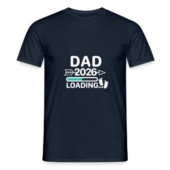 Dad 2026 Babyfüße - Männer T-Shirt - Navy - Vorne - AI Model Male 178 light (178cm)