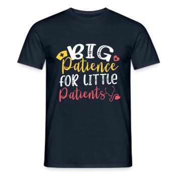 Große Geduld Für Kleine Patienten Kinderarzt - Männer T-Shirt - Navy - Vorne - AI Model Male 178 light (178cm)