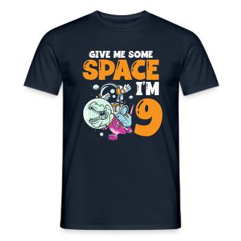 Gib Mir Etwas Platz, Ich Bin 9 Astronaut Happy - Männer T-Shirt - Navy - Vorne - AI Model Male 178 light (178cm)