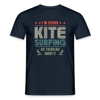 Ich Bin Entweder Kitesurfen Oder Denke Darüber - Männer T-Shirt - Navy - Vorne - AI Model Male 178 light (178cm)