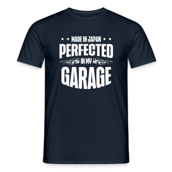 Perfektioniert In Meiner Garage Auto Motorrad - Männer T-Shirt - Navy - Vorne - AI Model Male 178 light (178cm)