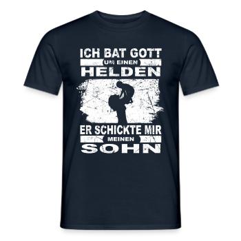 Ich bat Gott um einen Helden - Mutter und Sohn - Männer T-Shirt - Navy - Vorne - AI Model Male 178 light (178cm)