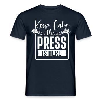 Bleib Ruhig Die Presse Ist Hier Reporter Medien - Männer T-Shirt - Navy - Vorne - AI Model Male 178 light (178cm)