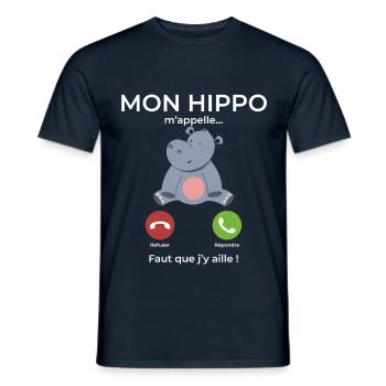 Mon hippo m’appelle Faut que j’y aille - T-shirt homme - marine - Devant - AI Model Male 178 light (178cm)
