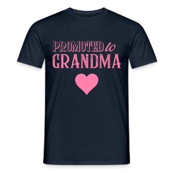 Zur Oma befördert Omi Großmama Großmutter - Männer T-Shirt - Navy - Vorne - AI Model Male 178 light (178cm)