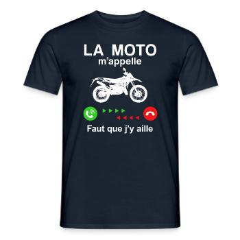 LA MOTO M'APPELLE FAUT QUE J'Y AILLE - T-shirt homme - marine - Devant - AI Model Male 178 light (178cm)