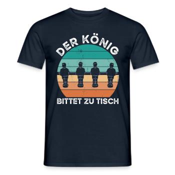 Der König Bittet Zu Tisch - Männer T-Shirt - Navy - Vorne - AI Model Male 178 light (178cm)