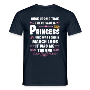 Il était une fois une princesse. Naissance en mars 1986 - T-shirt homme - marine - Devant - AI Model Male 178 light (178cm)