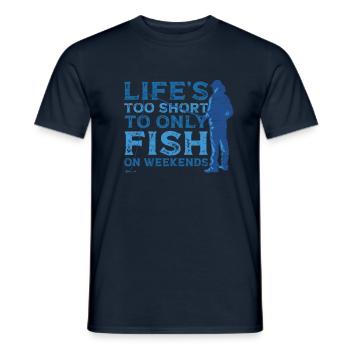 Die Kurzen Fischwochenenden Des Lebens Rod Fisher - Männer T-Shirt - Navy - Vorne - AI Model Male 178 light (178cm)