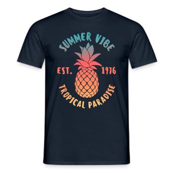 Summer Vine Est. 1976 Tropical Paradise - Männer T-Shirt - Navy - Vorne - AI Model Male 178 light (178cm)