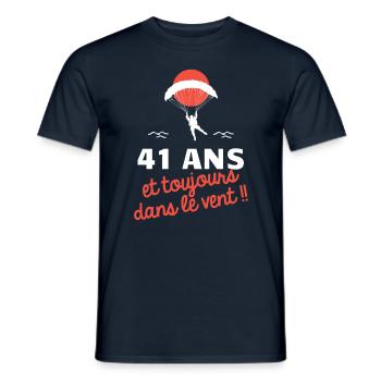idée cadeau anniversaire amateurs de parapente - T-shirt homme - marine - Devant - AI Model Male 178 light (178cm)