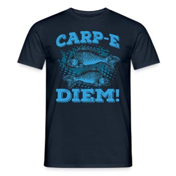 Carp-e Diem Aquarist Koi Fischliebhaber Aquarium - Männer T-Shirt - Navy - Vorne - AI Model Male 178 light (178cm)
