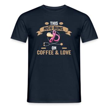 Cette USIN fonctionne sur coffe & Love Nurse - T-shirt homme - marine - Devant - AI Model Male 178 light (178cm)