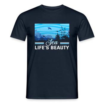 Strandurlaub am Meer Design Strandmotiv - Männer T-Shirt - Navy - Vorne - AI Model Male 178 light (178cm)