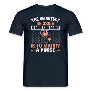 Pflegerin épouse une infirmière Krankenschwester - T-shirt homme - marine - Devant - AI Model Male 178 light (178cm)