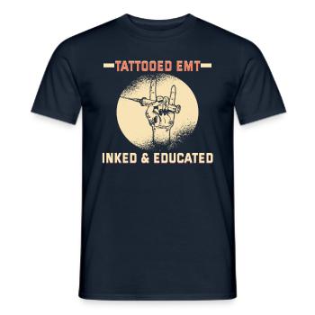 Tattooed EMT Inked & Educated Krankenschwester - Männer T-Shirt - Navy - Vorne - AI Model Male 178 light (178cm)
