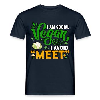 Je suis social vegan j’évite de rencontrer - T-shirt homme - marine - Devant - AI Model Male 178 light (178cm)