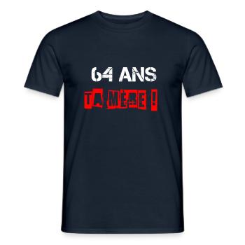 64 ans retraite - T-shirt homme - marine - Devant - AI Model Male 178 light (178cm)
