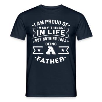 Ich Bin Stolz Auf Viele Dinge Im Leben Aber EInes - Männer T-Shirt - Navy - Vorne - AI Model Male 178 light (178cm)