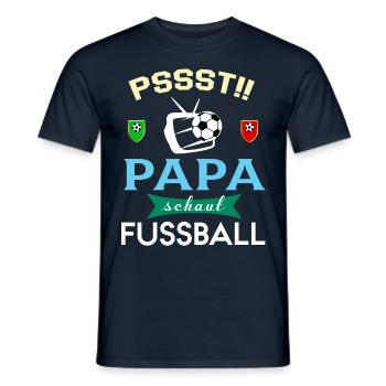 Pssst Papa Schaut Fussball Fernsehen Sport Show - Männer T-Shirt - Navy - Vorne - AI Model Male 178 light (178cm)