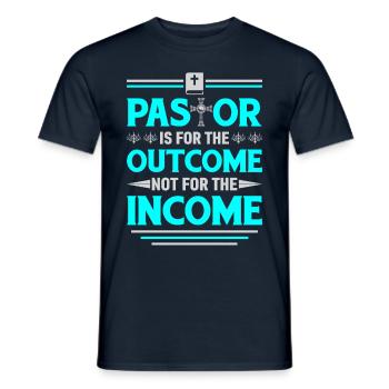 Le pasteur est là pour le résultat, pas pour le - T-shirt homme - marine - Devant - AI Model Male 178 light (178cm)